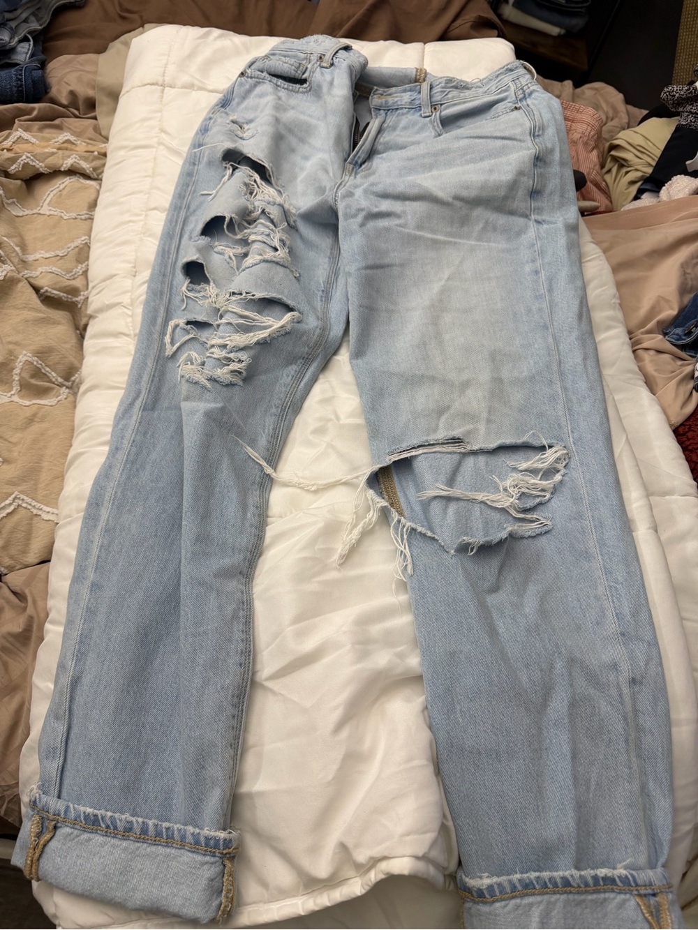 American Eagle Outfitters Light Blue Distressed Relaxed Jeans